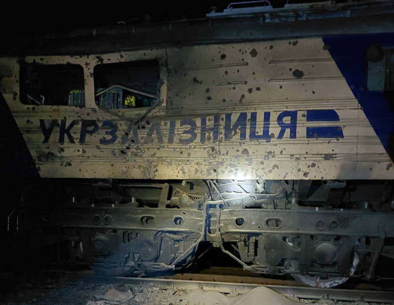 Росія вдарила ракетою по залізничній станції на Одещині: серед поранених діти